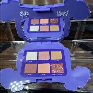 Eye shadow palette